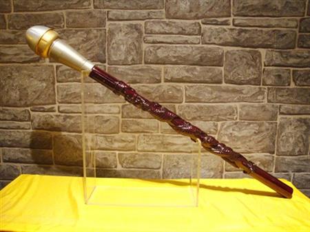 2002年，紅古軒一舉當選全國九運會圣火把桿設計與制作權